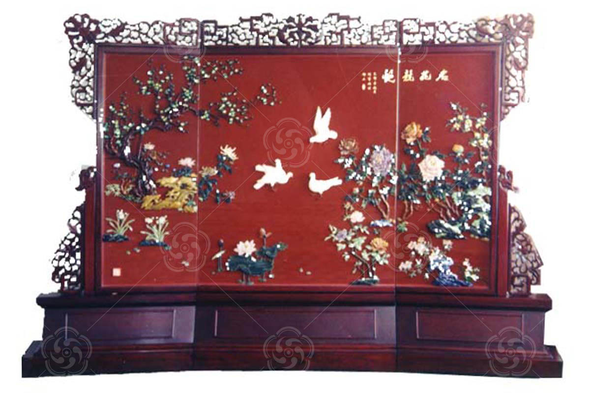 雕漆嵌玉“名花競艷”地屏